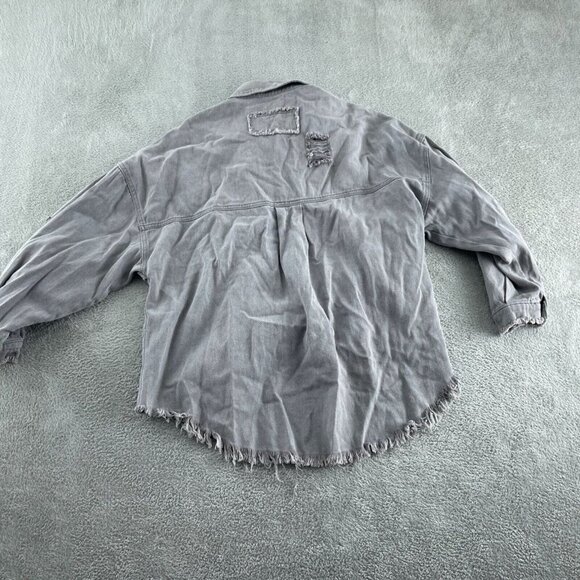 POL Distressed Gray Denim Button-Up Shirt With Frayed Hem By POL Size S 5869 - Picture 2 of 8